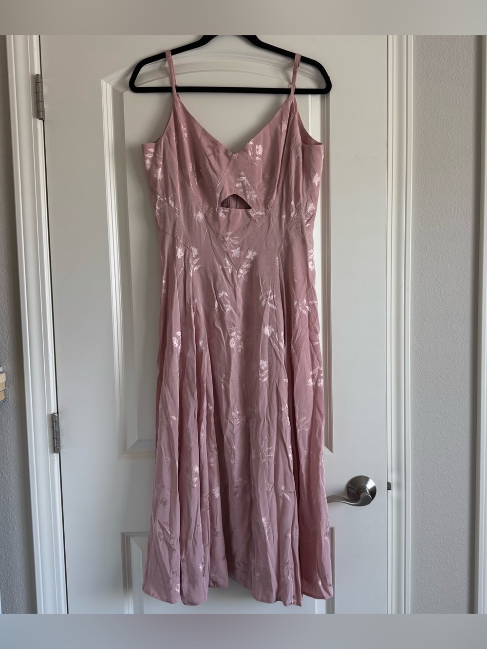 Warehouse Dusty Pink Floral Midi Dress with Keyhole Detail